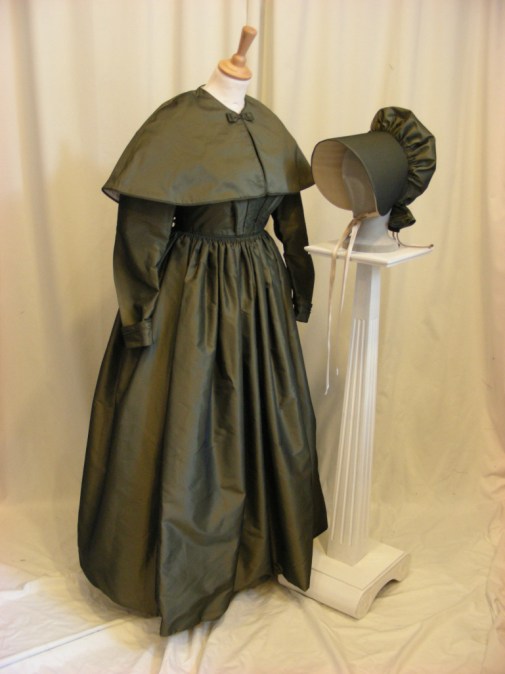 37-2-1840s-quaker-lady-try-on-costume-at-the-darby-houses